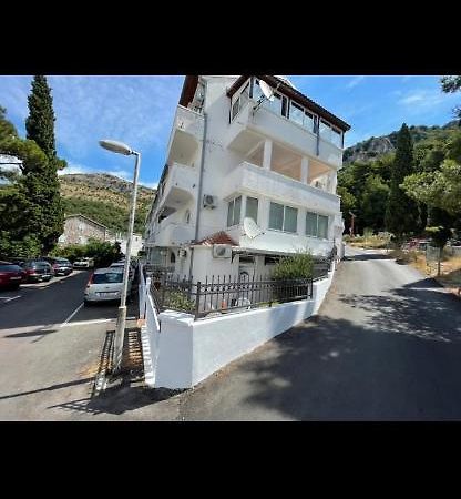 Apartments Sveti Stefan-Marko Екстер'єр фото