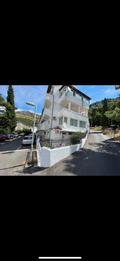 Apartments Sveti Stefan-Marko Екстер'єр фото